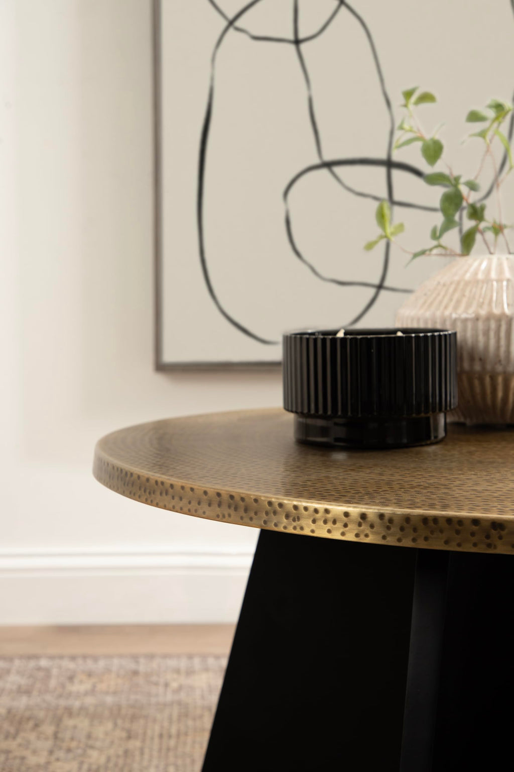 Round Hammered Metal Coffee Table I988613