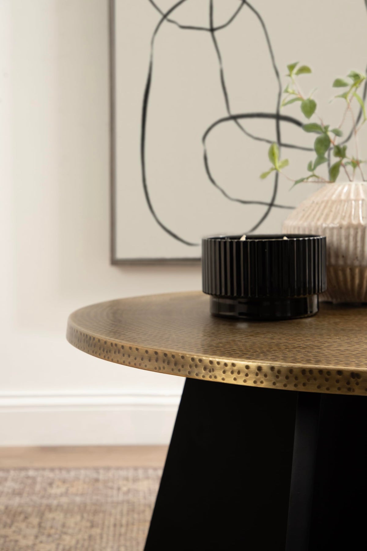 Round Hammered Metal Coffee Table I988613